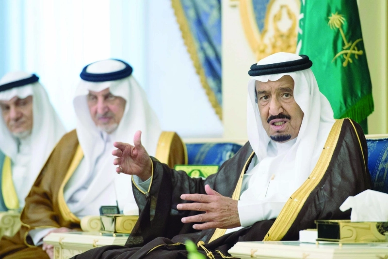 الملك سلمان متحدثا خلال الاستقبال