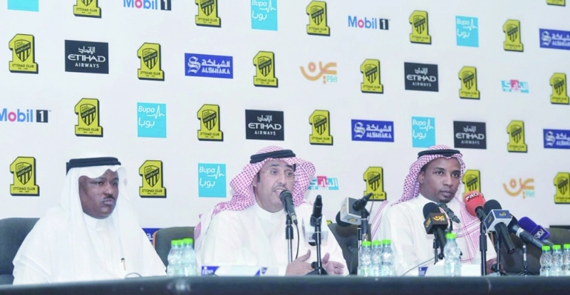 محمد نور ومنصور البلوي خلال مؤتمر إعلان الاعتزال (إعلامي الاتحاد)