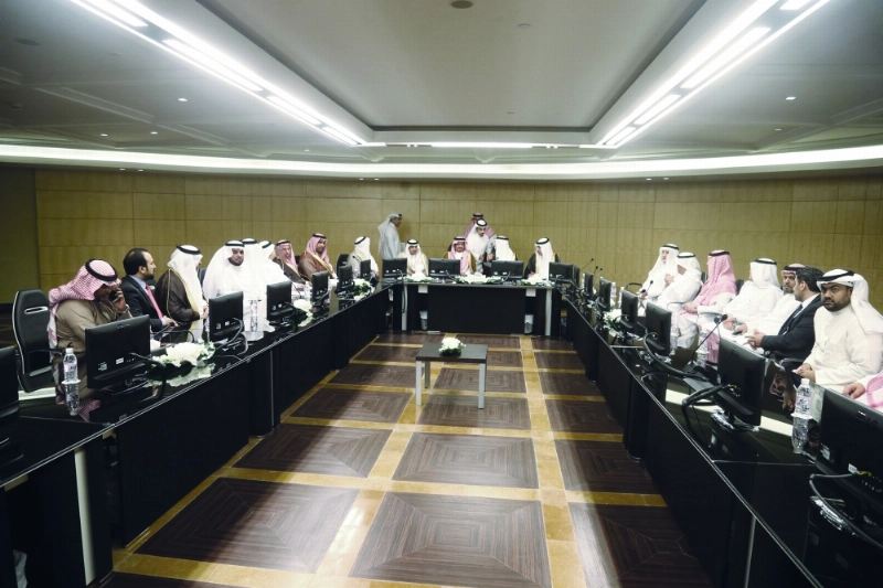 المشاركون في ورشة عمل اللجنة الوطنية للتغذية والإعاشة بغرفة مكة (عبدالله الشنقيطي)