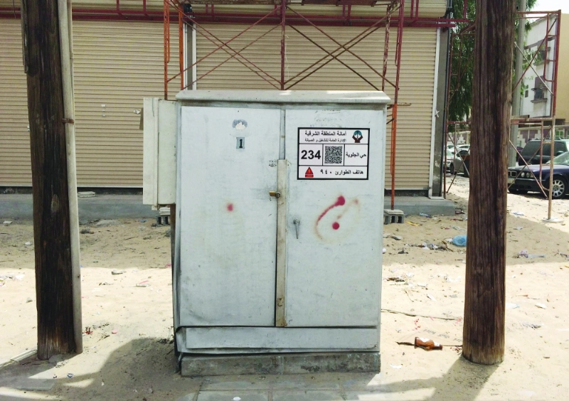 عداد كهرباء وضعت عليه التعرفة بشارع الامير عبدالمحسن بن جلوي بالدمام (تصوير: حمدان الدوسري)