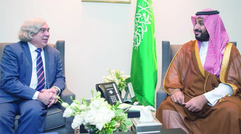 .. وخلال تبادل الأحاديث عن التعاون بين البلدين (بندر الجلعود)