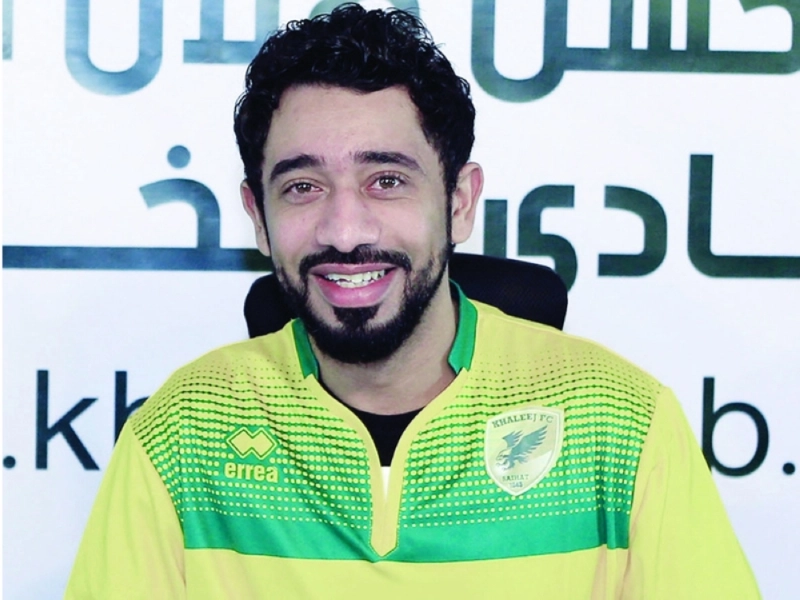 راشد الرهيب بشعار الخليج (إعلامي الخليج)