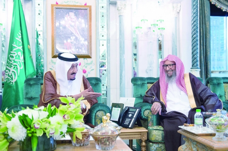 الملك سلمان في حديث مع صالح اللحيدان