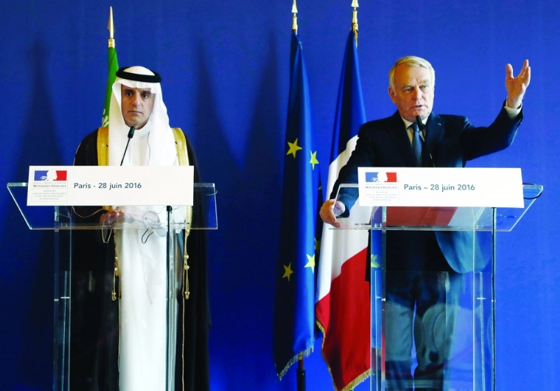 عادل الجبير وجان مارك خلال المؤتمر (أ ف ب)