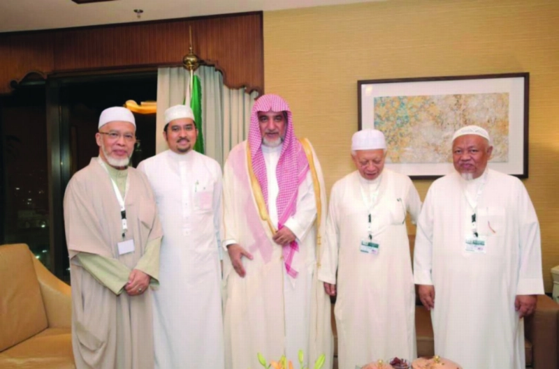 صالح آل الشيخ خلال لقائه وفد ضيوف خادم الحرمين (واس)