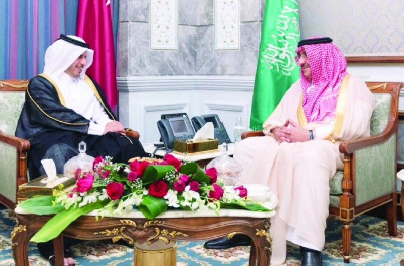 الأمير محمد بن نايف لدى استقباله عبدالله آل ثاني (واس)