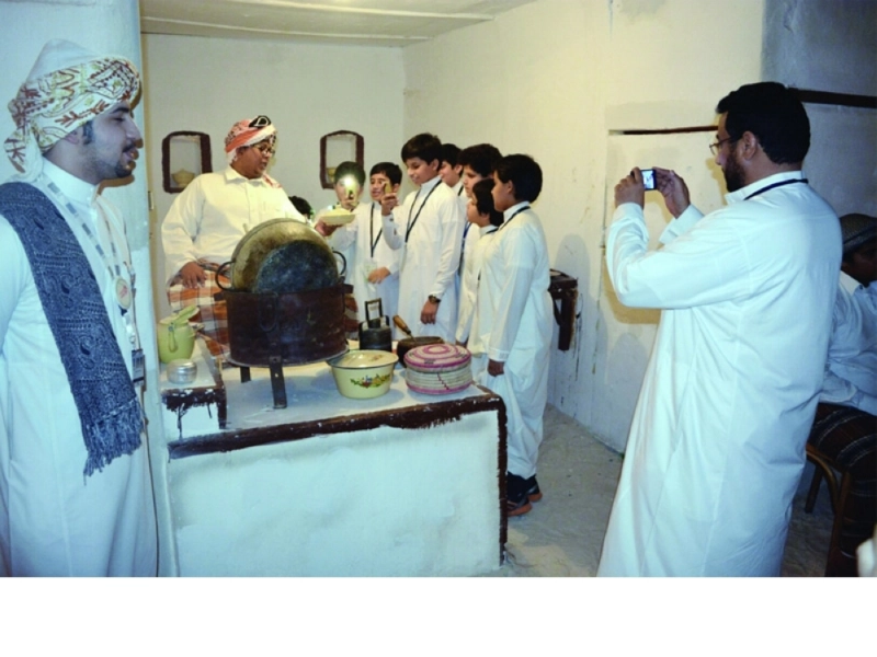 أعضاء نادي ابن حيان داخل المهرجان (مكة)