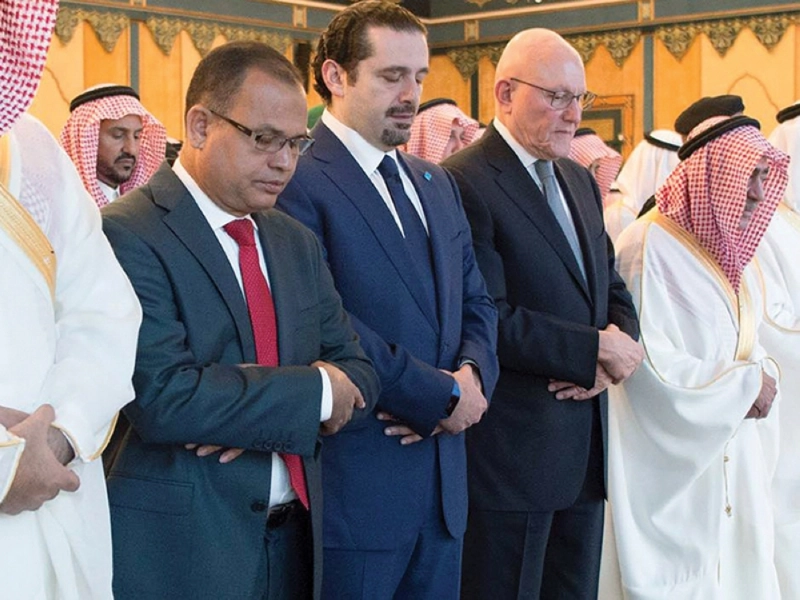 تمام سلام وسعد الحريري خلال الصلاة
