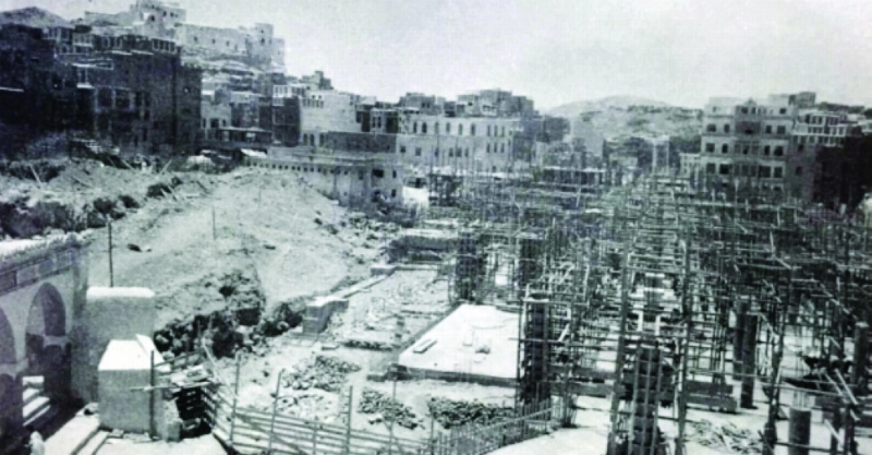 جانب من إنشاءات التوسعة السعودية الأولى (مجموعة بن لادن)