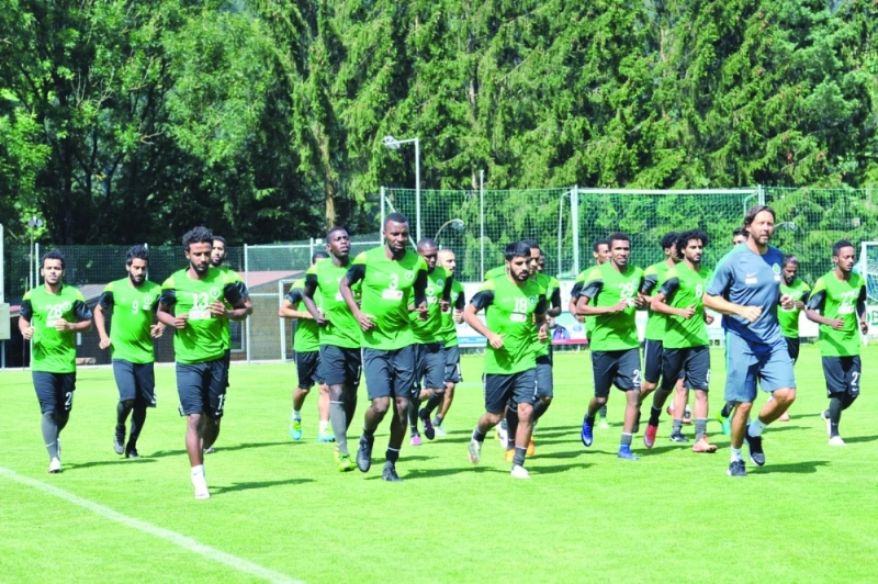 من تدريبات الأخضر الصباحية أمس (إعلامي المنتخب)