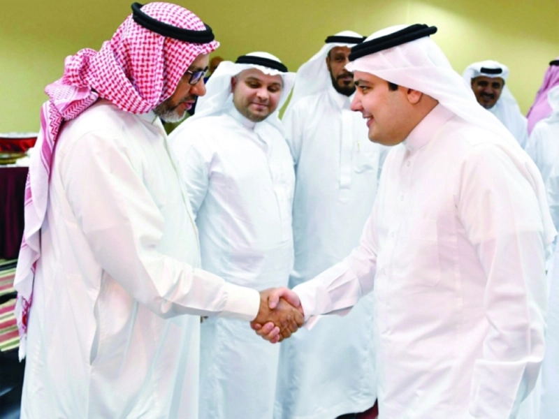 عادل الطريفي يعايد الموظفين (واس)