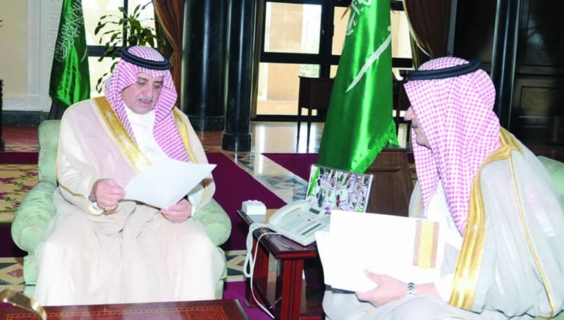 فهد بن سلطان خلال لقائه الخريصي (مكة)