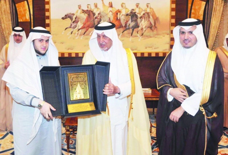خالد الفيصل مكرما عبدالملك إدريس (مكة)