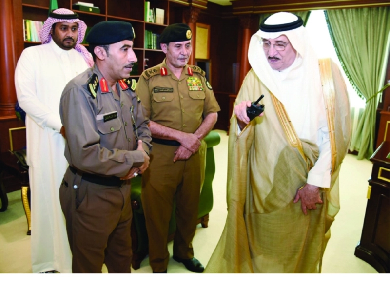 محمد بن ناصر متحدثا عبر اللاسلكي الجديد (واس)