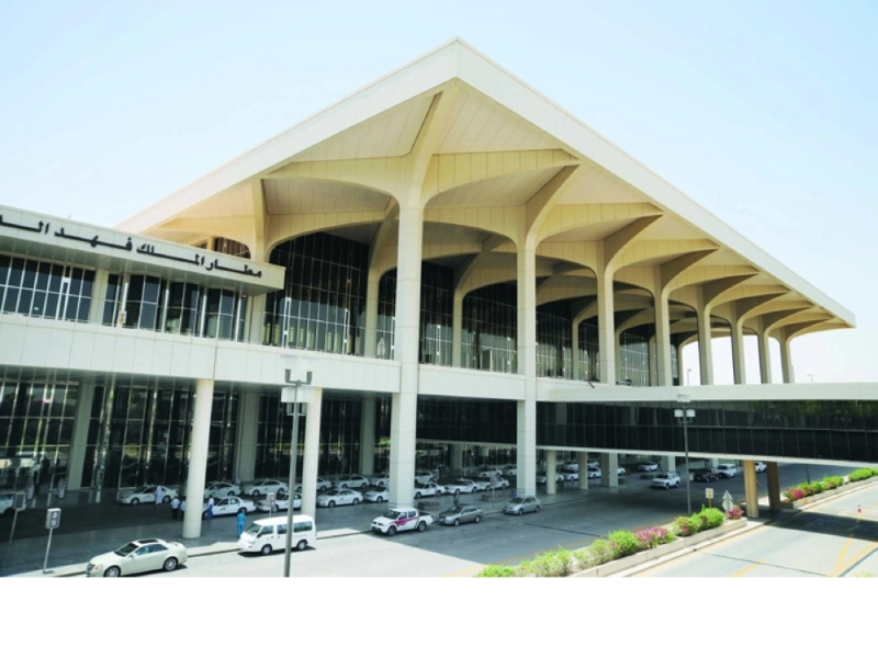 مطار الملك فهد بالدمام (مكة)