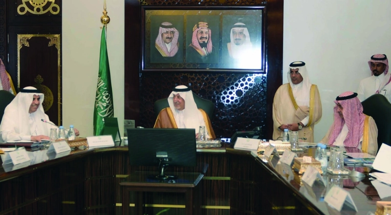 خالد الفيصل مترئسا الاجتماع (مكة)