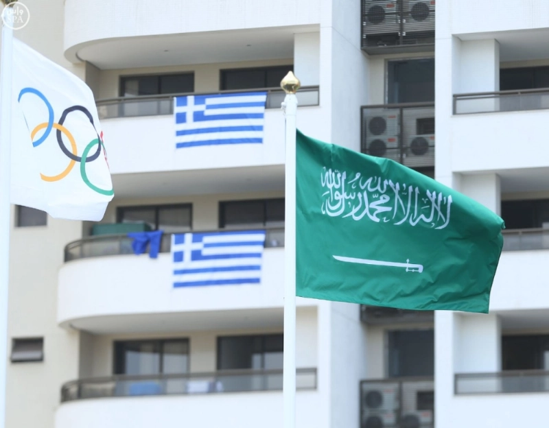 العلم السعودي في القرية الأولمبية