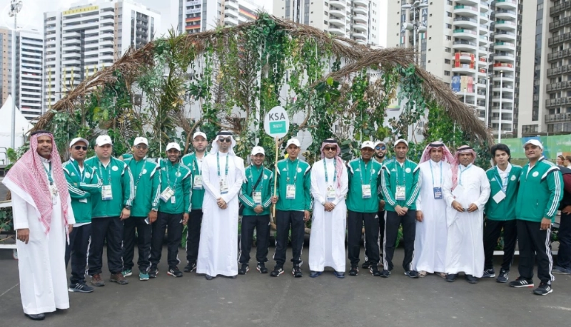 الوفد السعودي يتابع مراسم رفع العلم السعودي في القرية الأولمبية (واس)