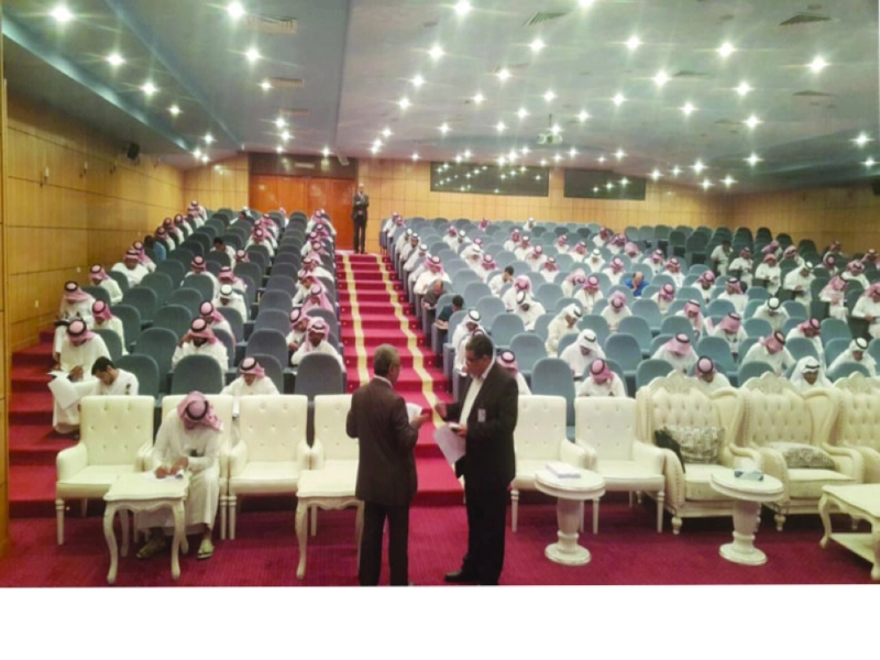 من اختبار مديري المراكز الصحية في تبوك أمس (مكة)