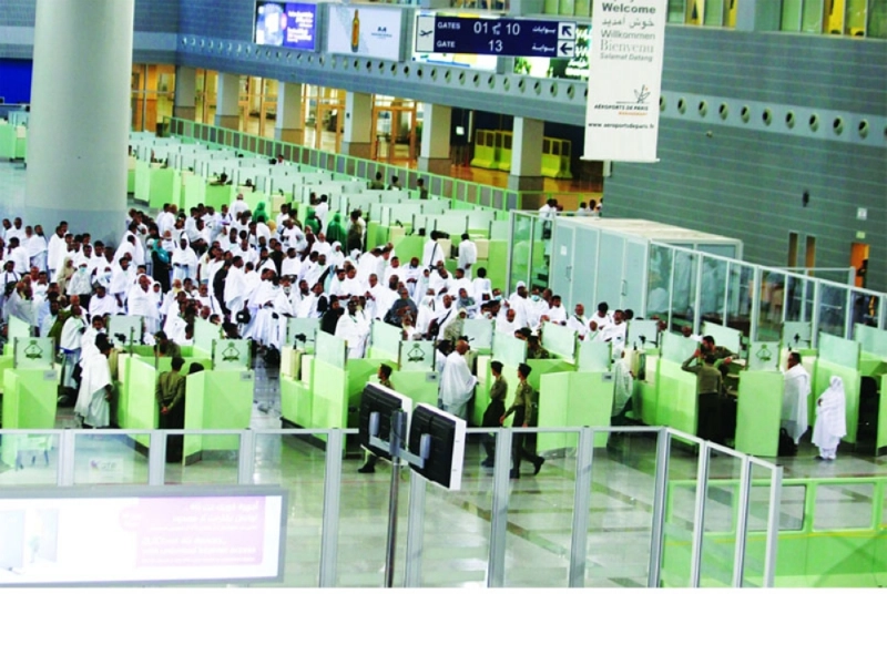 حجاج لدى وصولهم لمطار الملك عبدالعزيز سابقا (مكة)