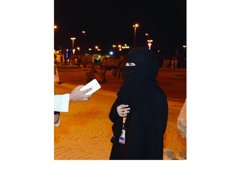نوف حماد الفائزة بالجائزة (مكة)