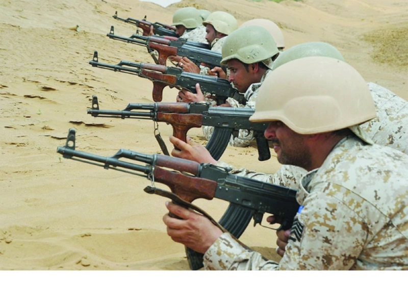 أفراد القوات المسلحة على الشريط الحدودي