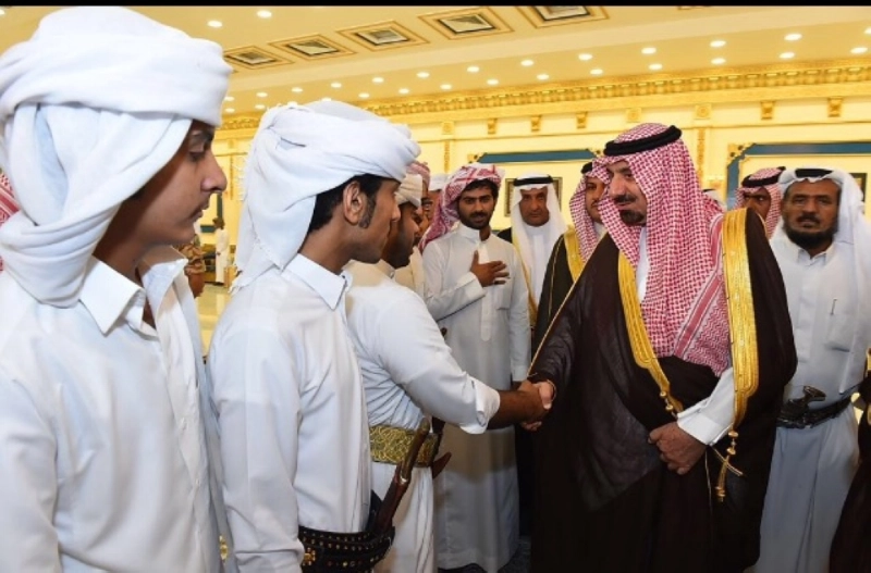 الأمير جلوي بن عبدالعزيز أمير منطقة نجران يزور أسر الشهداء (مكة)