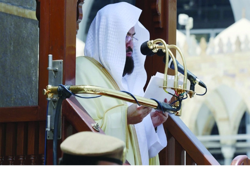 عبدالرحمن السديس يخطب على المنبر (واس)