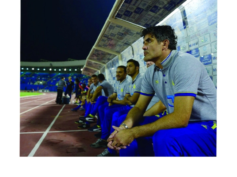 بدر الحقباني إلى جانب زوران في مباراة الاتفاق (إعلامي النصر)