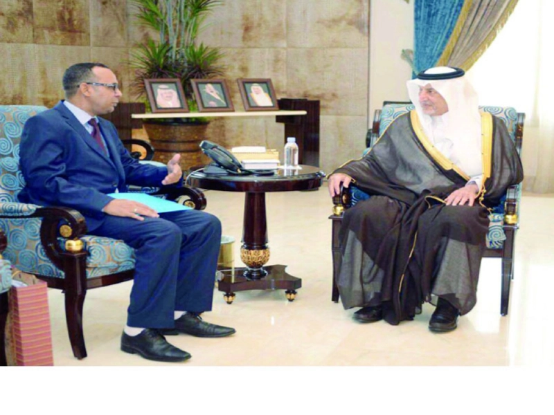 خالد الفيصل لدى لقائه الدمان همر (مكة)