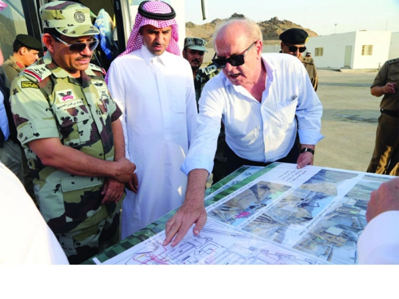 هشام الفالح وخالد الحربي خلال الجولة (مكة)
