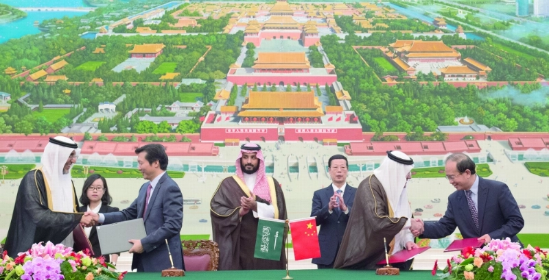 الأمير محمد بن سلمان خلال رعايته توقيع عدد من الاتفاقيات (مكة)