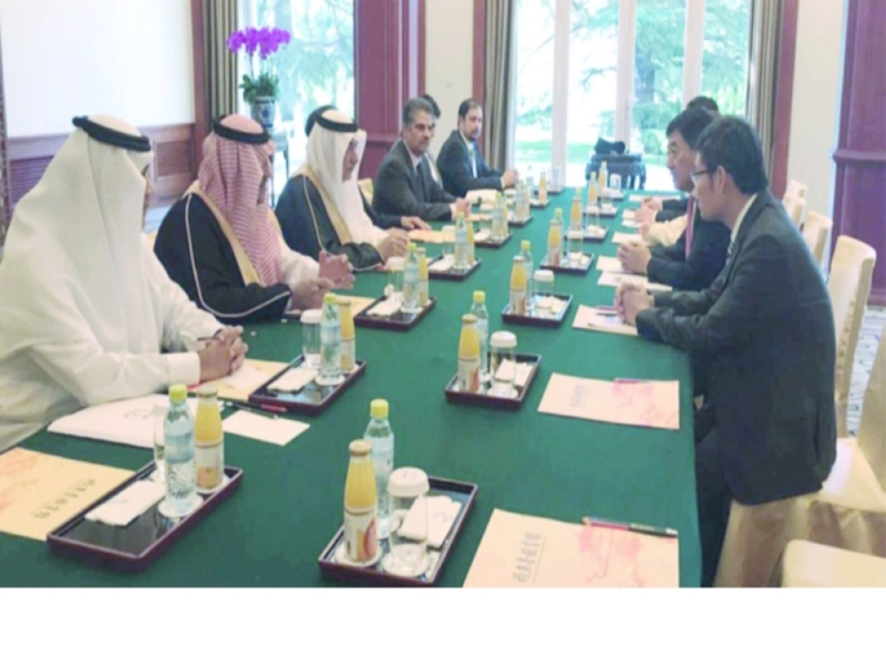 العساف خلال لقائه مع الجانب الصيني (واس)