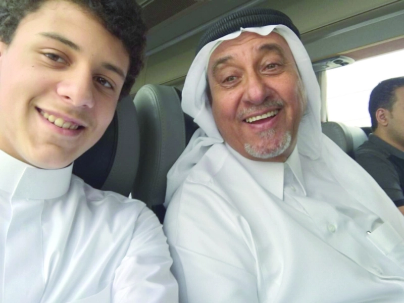 مع حفيده