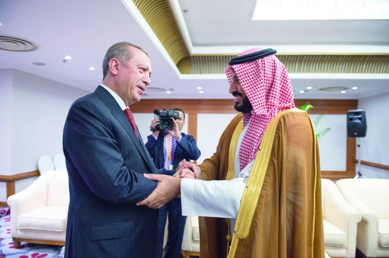 محمد بن سلمان مصافحا إردوغان (بندر الجلعود)