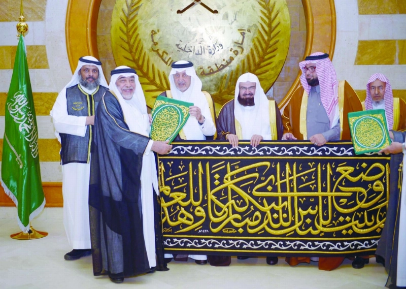 خالد الفيصل أثناء مراسم التسليم (مكة)