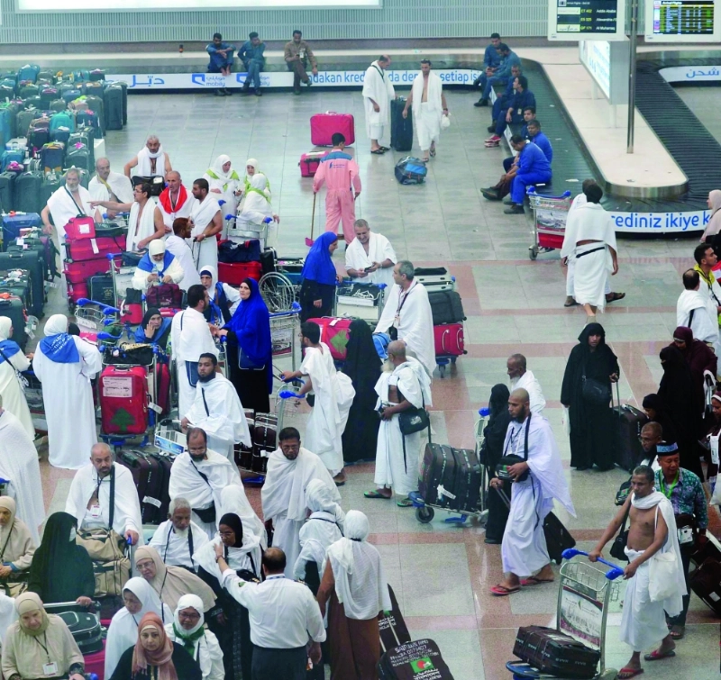حجاج لدى وصولهم إلى مطار الملك عبدالعزيز بجدة (واس)