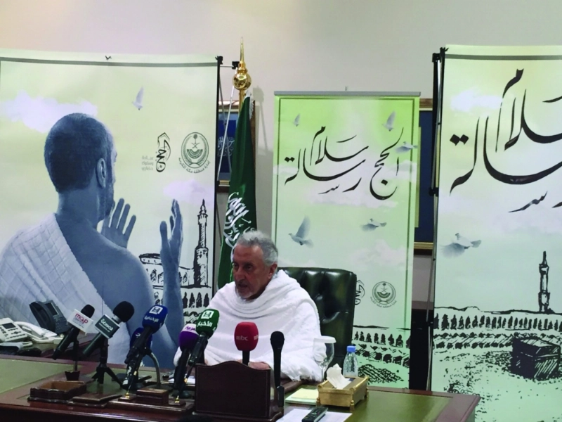 خالد الفيصل خلال المؤتمر الصحفي في منى أمس (إمارة مكة)