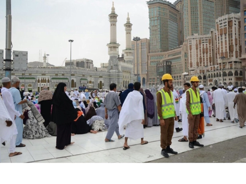 الدفاع المدني يستنفر جهوده في وداع ضيوف الرحمن بتخصيص 80 نقطة تمركز داخل وخارج الحرم (واس) 11-12-1437 هـ