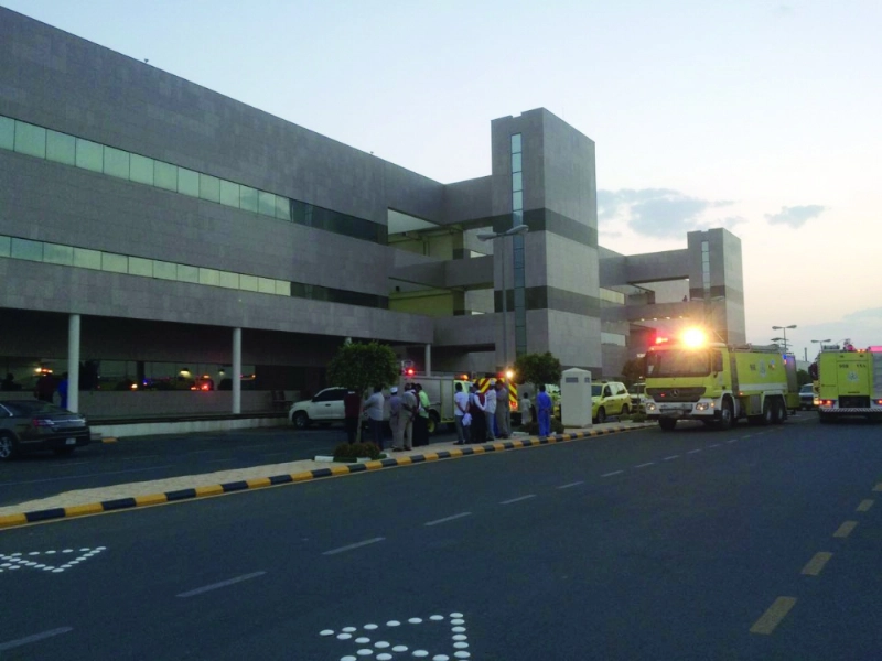 فرق الدفاع المدني لدى مباشرتها الحادث (مكة)