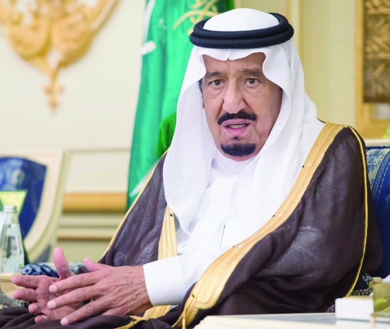 الملك سلمان متحدثا خلال اللقاء
