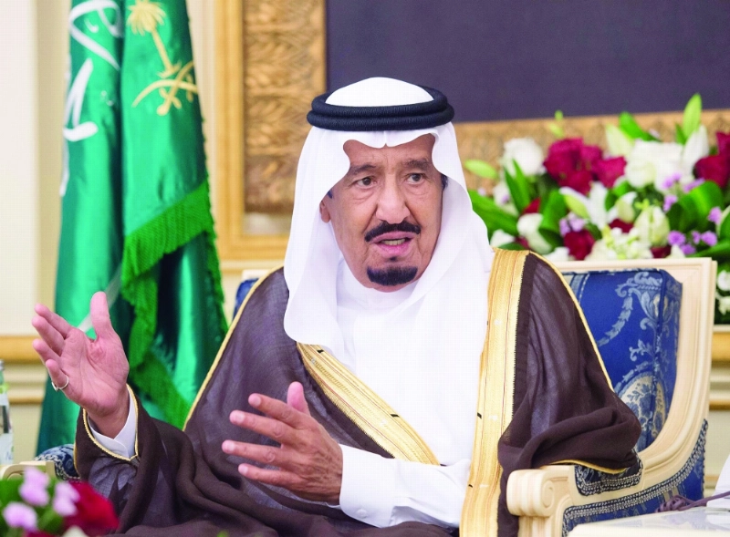 الملك سلمان متحدثا خلال اللقاء