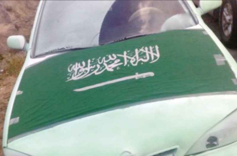 سيارة زينت احتفالا باليوم الوطني العام الماضي (مكة)