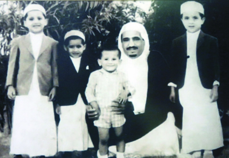 الملك سلمان مع أنجاله، الأمراء فهد وأحمد وسلطان وعبدالعزيز