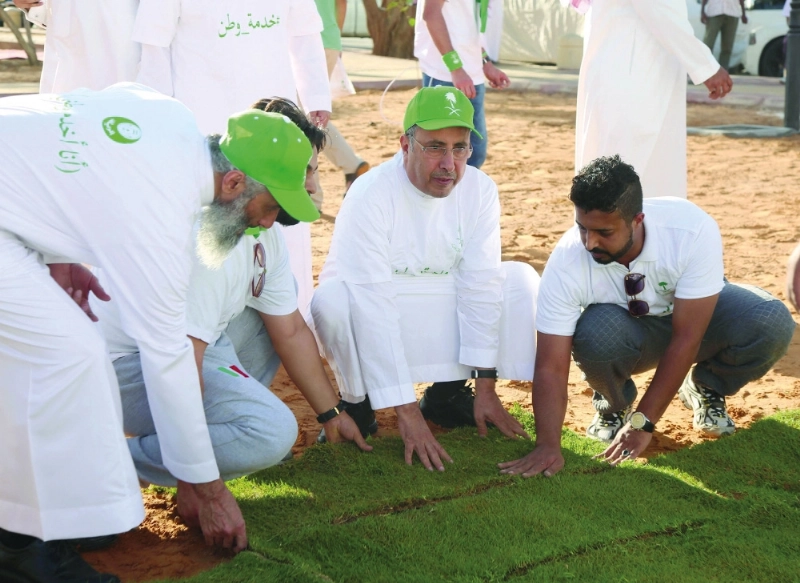 مواطنون يشاركون في الفعالية