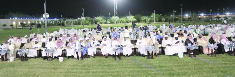 حجاج يشاركون أهالي مكة احتفاليتهم بمناسبة اليوم الوطني (عبدالمحسن دومان)
