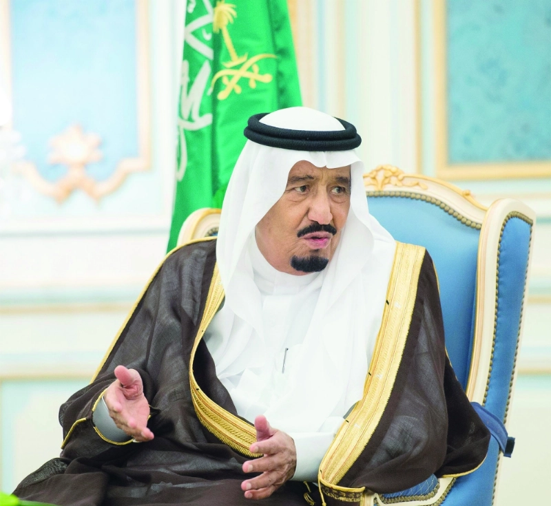 الملك سلمان متحدثا خلال اللقاء