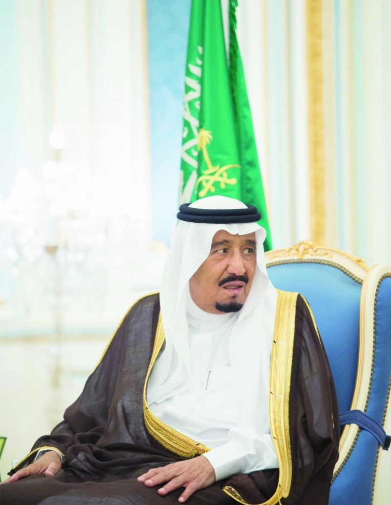 الملك سلمان متحدثا خلال اللقاء
