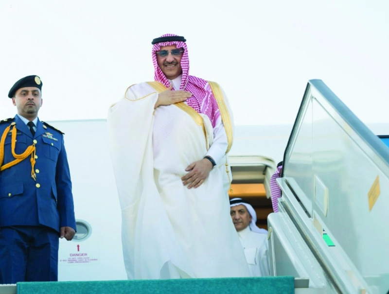 ولي العهد محييا مودعيه لدى مغادرته تركيا