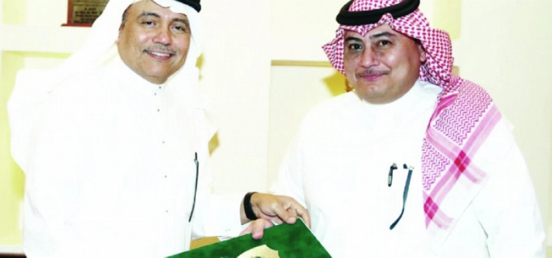 أحمد المرزوقي خلال تقديم أوراق ترشحه (مكة)